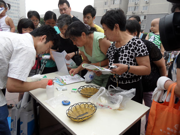 食品安全知識進社區 快速檢測試紙引關注